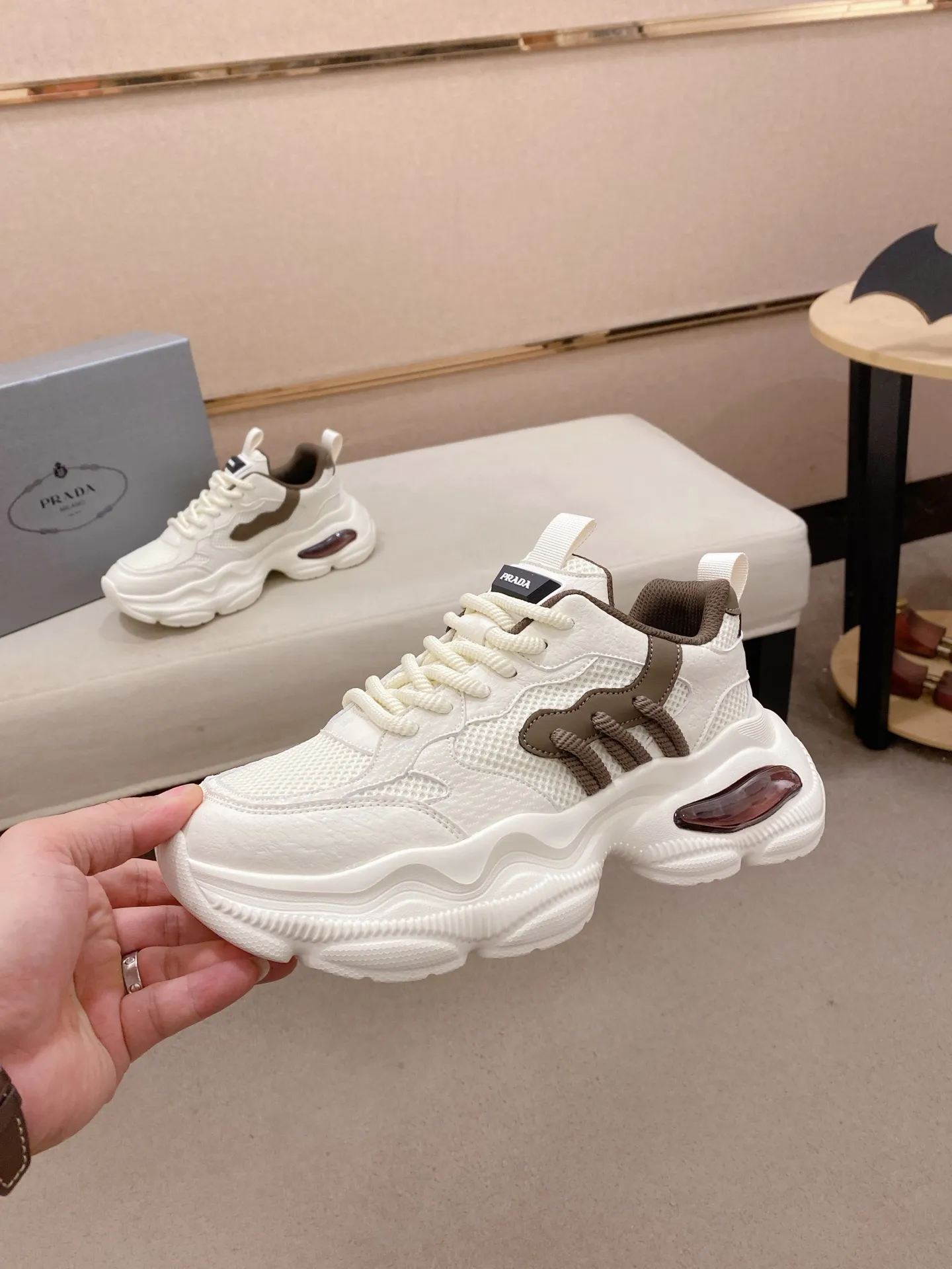 Men's shoes 💰: 462💰 [Prada～Prada] Trendy new styles are on the market. Same style as the official website. Counter quality. Original version. [Strong] [Strong] Imported selected first-layer cowhide. Comfortable and breathable sheepskin lining, fine workmanship, upper layer made of 100% pure cowhide, original last shape, comfortable on the feet, shoe sizes 38 to 44